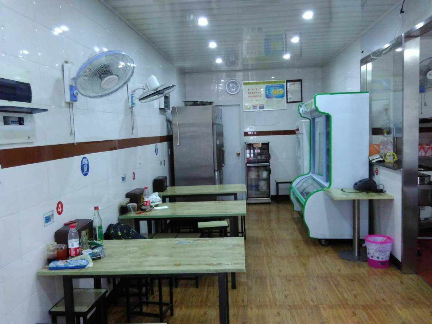  Żת  